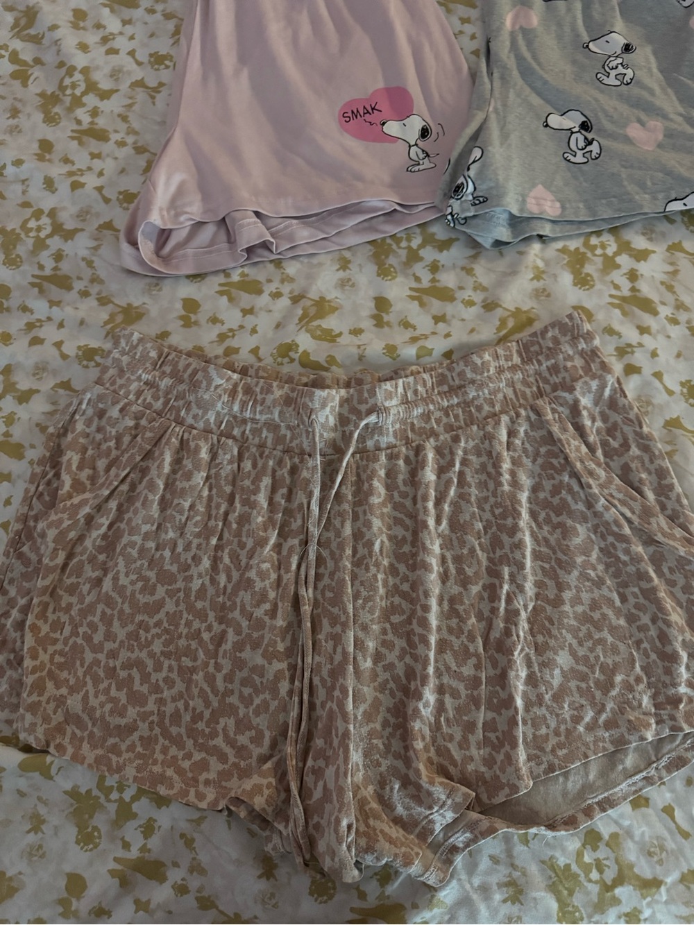 4 pc Bundle of Pink & Gray Snoopy Heart Shorts and Beige & Pink Cheetah Print - Picture 7 of 8